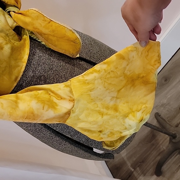 ❄️3/$25 Artisan Handmade Floral Gold Cropped Tie Front Top with Bell Sleeves - Picture 2 of 6